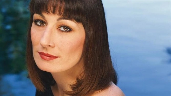 Anjelica Huston Biography / Wiki